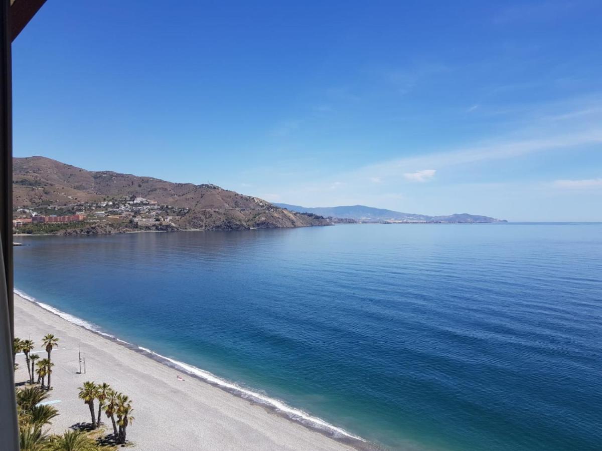 Ático en Almuñecar. Primera línea de playa con vistas espectaculares Exterior foto