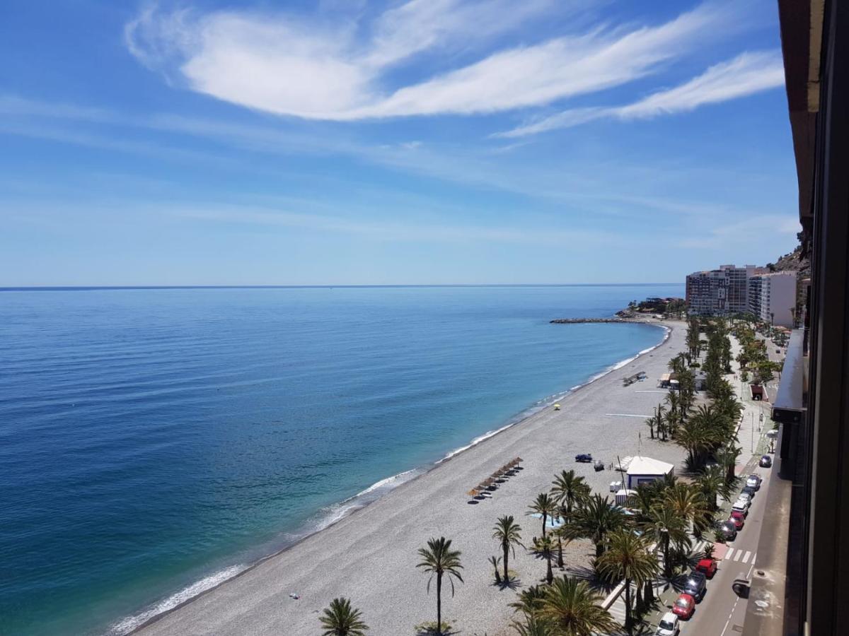 Ático en Almuñecar. Primera línea de playa con vistas espectaculares Exterior foto